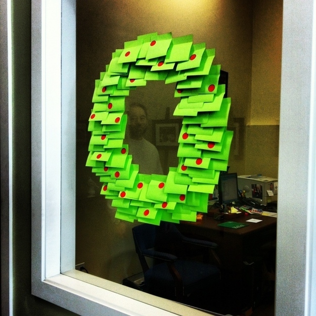 A wreath created using green post it notes.